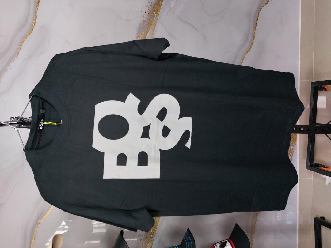 camiseta-boss-negra-20241214_155206.jpg