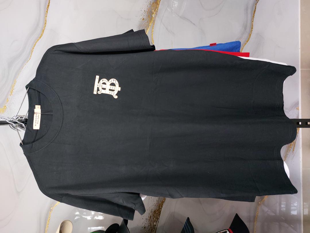 camiseta-burberry-negra-L-20241214_160806.jpg