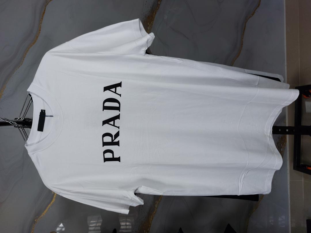 camiseta-prada-blanca-L-20241214_155802.jpg