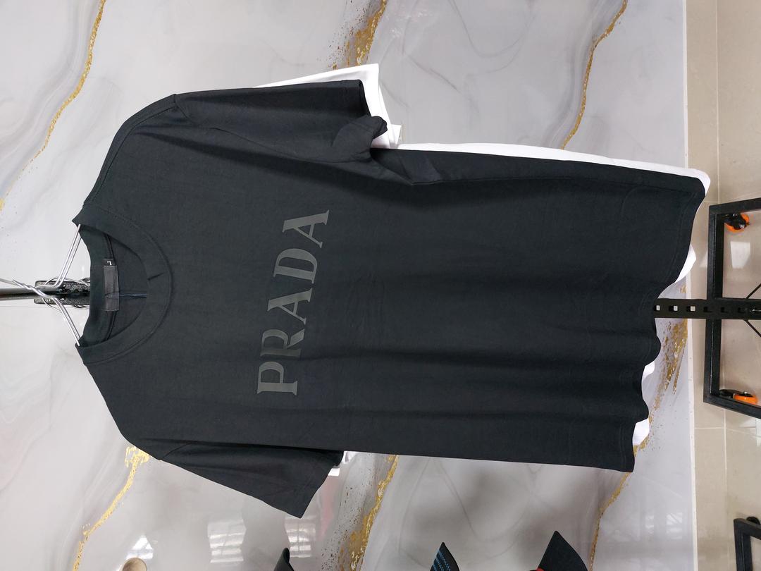 camiseta-prada-negra-L-20241214_155602.jpg
