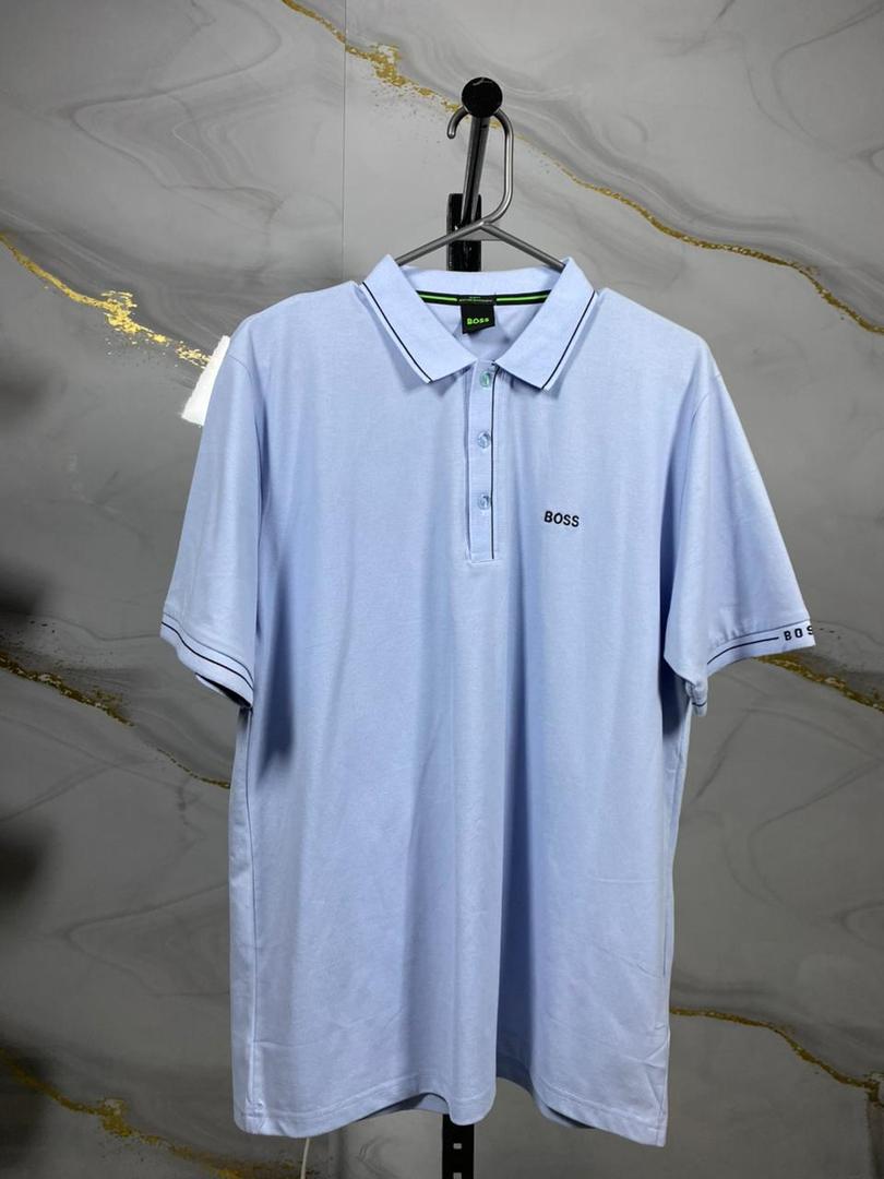 polo-boss-XXL-cuello-lineas-negras-color-azul-claro.jpeg